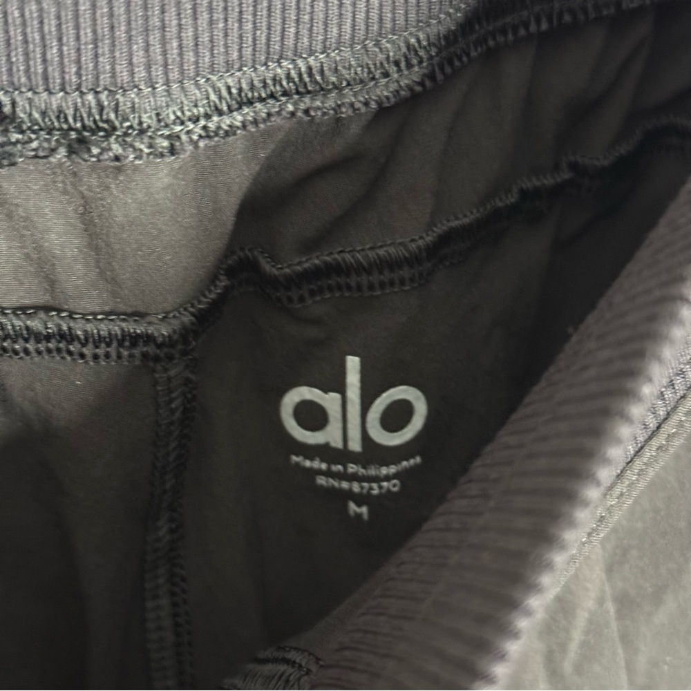 Alo Yoga Black Jogger Pants - Picture 5 of 7